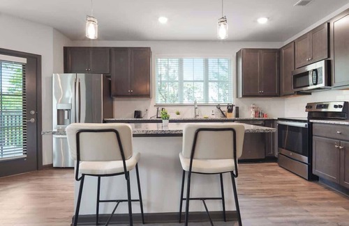 North Raleigh Apartment | Luxe King 3BR Suite in North Raleigh!
