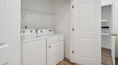 Paw Creek House | Luxe King 3BR Townhouse Mins to Uptown Charlotte!