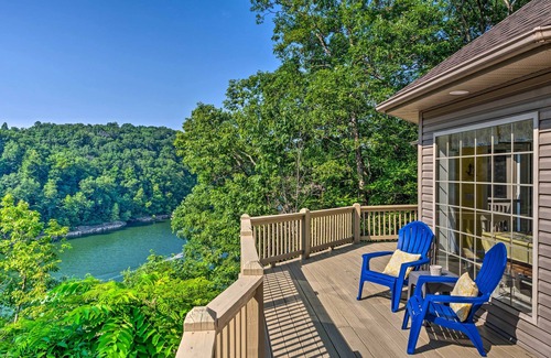 Jamestown Cottage | Luxe Lake Cumberland Retreat w/Decks on 1 Acre!