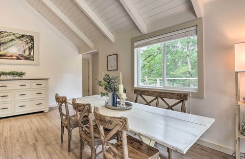 Flowery Branch House | Luxe Lakefront Home w/ Large Deck & Kayaks!