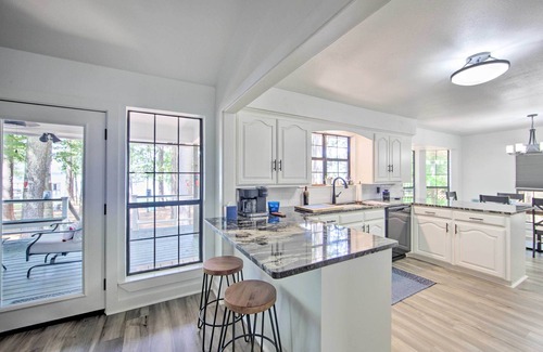 Flint House | Luxe Lakehouse w/Sunset Views on Lake Palestine!