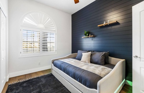 Paradise House | Luxe Las Vegas Villa: Pickleball & Heated Pool Fun