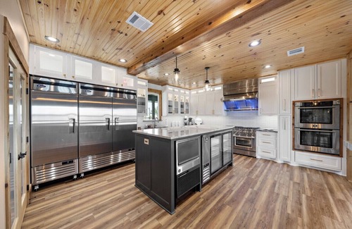 Galveston House | Luxe Lodge, Bayfront with Event Space, Views, Chef`s Kitchen