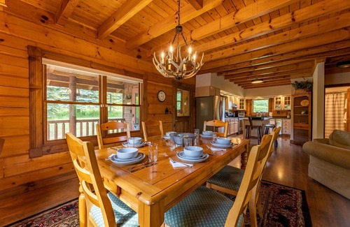 Slatyfork Farm Cabin | Luxe Mntn Escape near Snowshoe | mntn views, hot tub, 5 wooded acres