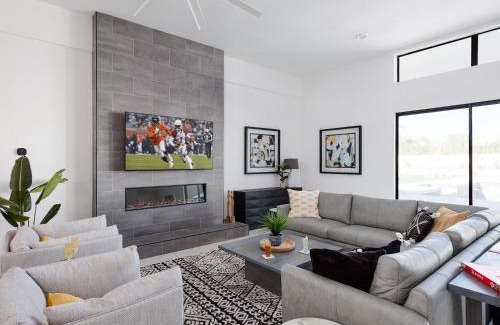 Sweetwater Street East House | LUXE - Modern Mansion - Private Resort
