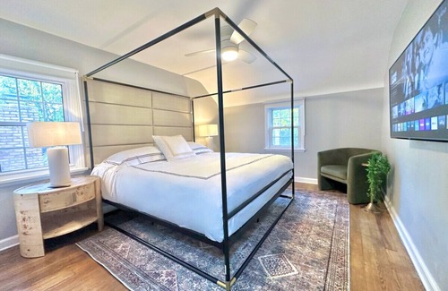 Mount Lebanon House | Luxe Mt. Lebanon Home | Sleeps 6 | Central