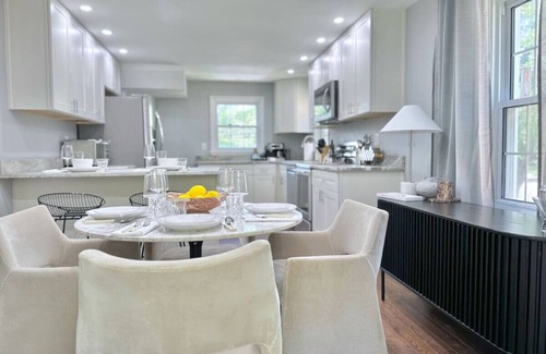 Mount Lebanon House | Luxe Mt. Lebanon Home | Sleeps 6 | Central