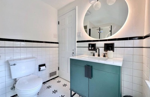 Mount Lebanon House | Luxe Mt. Lebanon Home | Sleeps 6 | Central