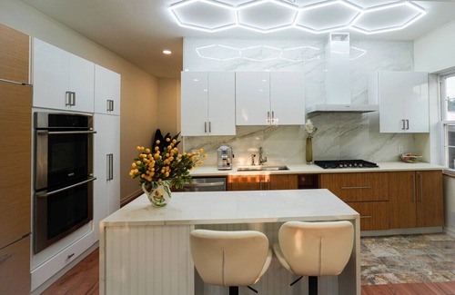 West New York Apartment | Luxe NYC View Mansion | 6BR 4BA + Balcony + Garage