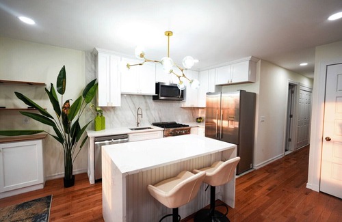 West New York Apartment | Luxe NYC View Mansion | 6BR 4BA + Balcony + Garage