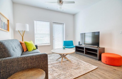Gainesville Apartment | Luxe One Bedroom Apartment with Balcony