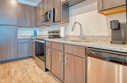 Gainesville Apartment | Luxe One Bedroom Apartment with Balcony