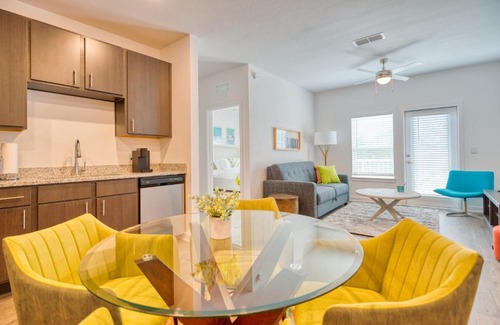 Gainesville Apartment | Luxe One Bedroom Apartment with Balcony