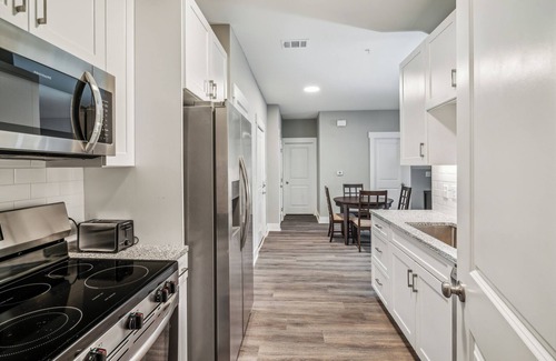 Macon Apartment | Luxe Park 1117 | 2 Bd Apt | Pool, Gym & Parking
