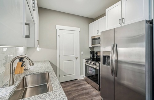 Macon Apartment | Luxe Park 1117 | 2 Bd Apt | Pool, Gym & Parking