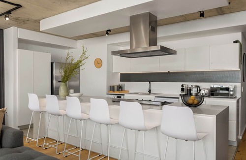 Schotsche Kloof Apartment | Luxe Penthouse - Private Pool - Mountain Views