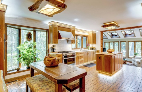 Pocono Pines House | Luxe Poconos Pines Home w/Beach + Amenities!