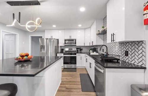 Cleveland House | LUXE, Pool Table, Movie Room, Family Fun, King