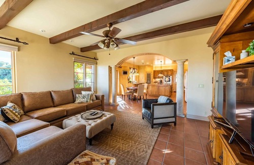 Paso Robles House | Luxe Ranch with Hot Tub, Gourmet Kitchen and Fabulous Downtown Views.