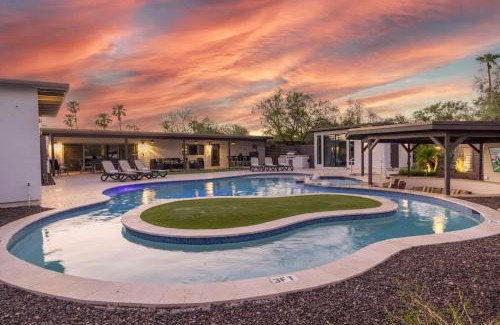 Paradise Valley Village House | Luxe Resort Retreat