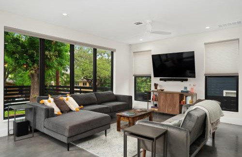 Riverside House | Luxe Riverside Condo