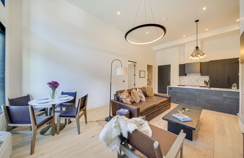 Sandpoint Condo | Luxe Schweitzer Condo w/Hot Tub: Ski-In/Ski-Out!