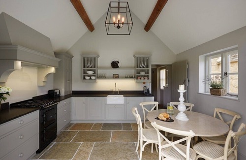 Southrop House | Luxe Southrop Stay - Boutique Cotswold Base
