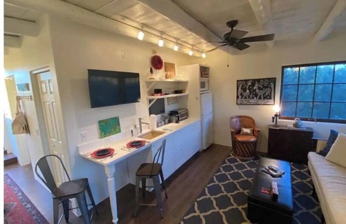 Vista Encantada Apartment | Luxe space & view deck near SF Plaza!