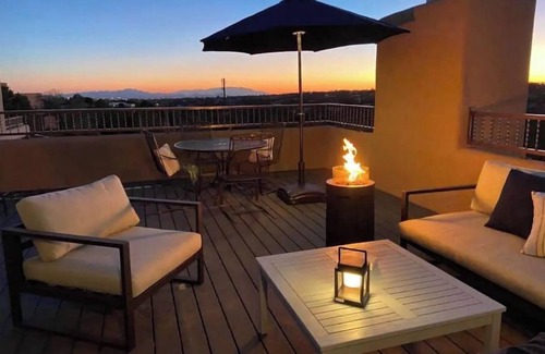 Vista Encantada Apartment | Luxe space & view deck near SF Plaza!
