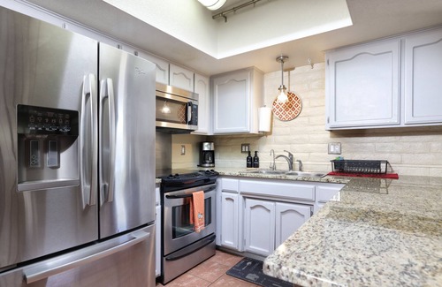 Sahara Palms House | Luxe & Spacious Gem: Pool ~ 15min to Downtown ~ Parking!