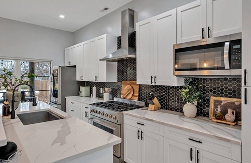 Durham House | Luxe Stay Near Duke &DT - Rooftop/Firepit/Games