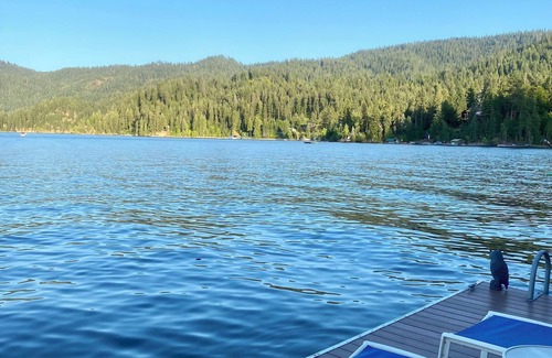 Clarksville Apartment | Luxe studio “Blue Hayden”with Hayden Lake access