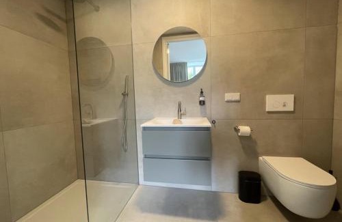 Centrum House | Luxe Suite - New Bed - Wifi- Safe City Center