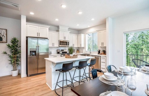 Eugene House | LUXE | U of O | Downtown | 5 Bed