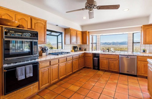 Joshua Tree Villa | Luxe Villa | Heated Pool | Spa | Mountain Views
