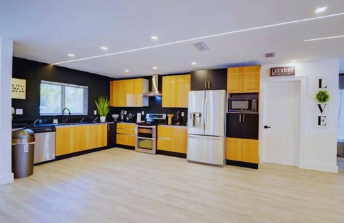 Seybold Villa | Luxe WATERFRONT MANSION w Private Nightclub, Cinema, Game Room & Pool
