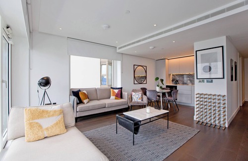 Shepherd's Bush Apartment | Luxe Westfields Living w/Balcony&AC