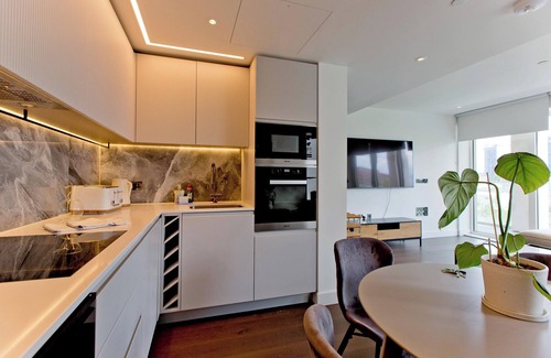 Shepherd's Bush Apartment | Luxe Westfields Living w/Balcony&AC