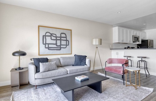 Woodland Hills Apartment | Luxe Woodland Hills 2BR w/Pool & Gym, near Warner Center, by Blueground