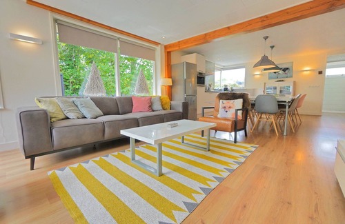 Sint Maartenszee House | Luxe XL house de Gouden vink, with jacuzzi, 1500 meters from the beach.
