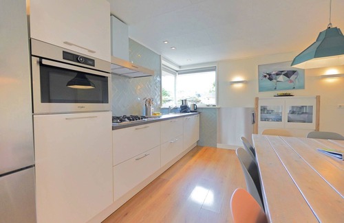 Sint Maartenszee House | Luxe XL house de Gouden vink, with jacuzzi, 1500 meters from the beach.