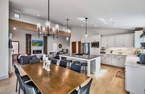 Mountain View Estates House | Luxe12 30 night minimum south lake tahoe modern