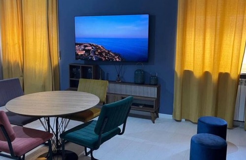 Crotone House | Luxro Home