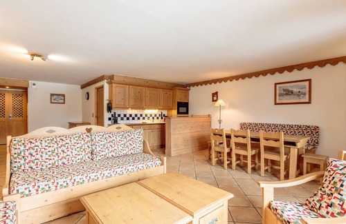 Saint-Martin-de-Belleville Apartment | Luxury apartment for 8 with pool, spa, parking included