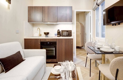 Amerique Apartment | Luxueux apartment with AC à proximité de Republique