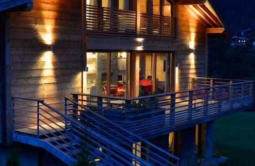 Les Contamines-Montjoie Ski Chalet | Luxurious, modern, genuine chalet in a great area with a sauna and Jacuzzi