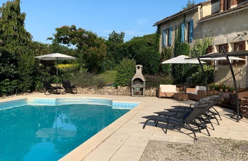 Saint-Capraise-d'Eymet House | Luxurious farmhouse property with chic barn conversion & fabulous pool