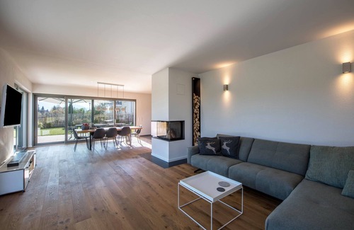 Gstadt House | Luxurious design holiday home with mountain view, fireplace and garden