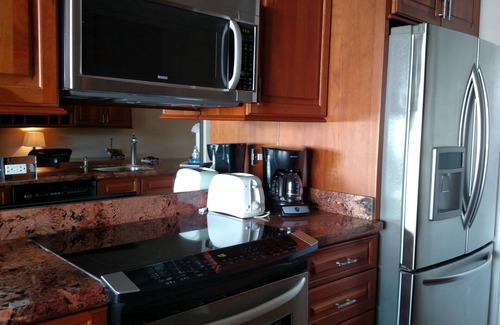 Kihei Condo | LUXURIOUS ~ 1 bdrm 2 bath Sleeps 4 ~ BEAUTIFULLY DECORATED OCEAN FRONT CONDO