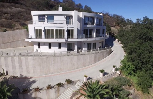 Hidden Hills House | Luxurious 11k sq ft Mansion w/6BR,7BA,King Beds,& View